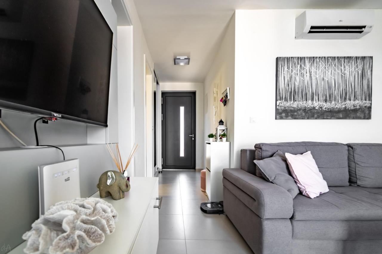 Ferienwohnung Boutique La Perla Jacuzzi Murter Exterior foto
