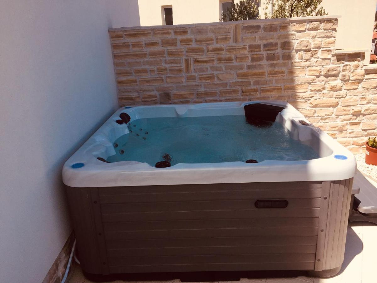 Ferienwohnung Boutique La Perla Jacuzzi Murter Exterior foto